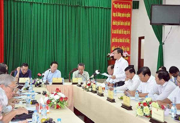 Phó Chủ tịch UBND tỉnh Hậu Giang Trương Cảnh Tuyên phát biểu tại buổi làm việc