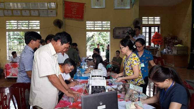 Chi trả tiền đề bù hỗ trợ cho lao động vùng biển bị ảnh hưởng bởi sự cố môi trường biển tại huyện Vĩnh Linh, Quảng Trị