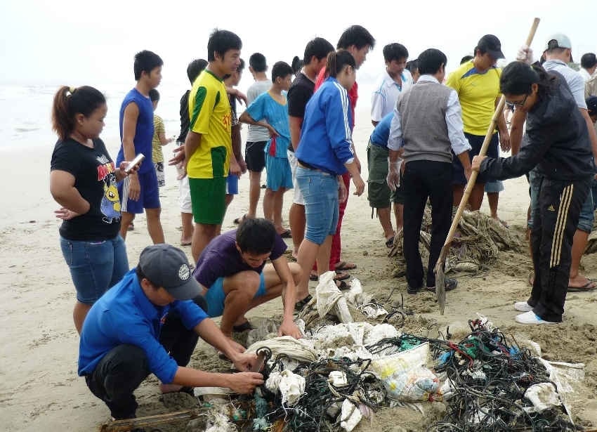 Thu gom hết lượng rác thải phát sinh hằng ngày trên các tuyến đường; đồng thời tăng tần suất phục vụ vệ sinh đô thị tại các tuyến đường, khu vui chơi giải trí trong trung tâm thành phố thêm 50% thời gian phục vụ