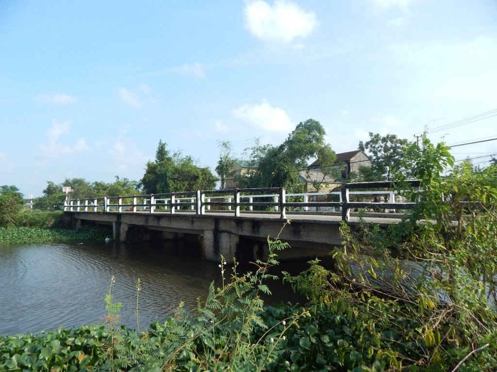 Cầu Long thuộc thôn Mỹ Lam, xã Phú Mỹ (Phú Vang) sau hơn 40 năm đưa vào sử dụng hiện đã xuống cấp nghiêm trọng