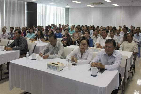 Các đại biểu và người dân 3 xã Đa Phước, Phong Phú và Quy Đức tham dự buổi tập huấn