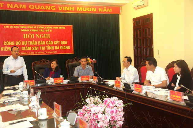 Đồng chí Lê Quý Vương, Ủy viên Trung ương Đảng, Thứ trưởng Bộ Công an, Phó Trưởng đoàn kiểm tra, giám sát số 8 công bố dự thảo kết quả kiểm tra, giám sát tại tỉnh Hà Giang.