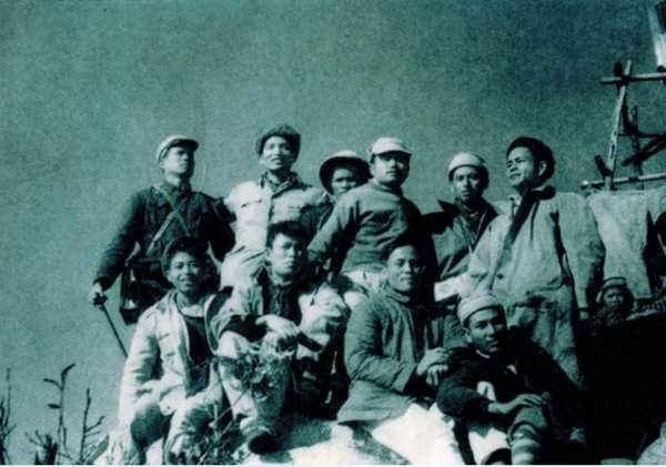 Đoàn leo núi và nghiên cứu tổng hợp vùng núi Phan Si Păng ngày 12/12/1964. Ảnh tư liệu Vườn quốc gia Hoàng Liên (Sa Pa)