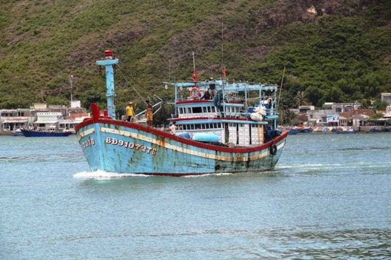Cơ quan chức năng tỉnh Bình Định đang xem xét đề xuất đổ 439.000 m3 bùn nạo vét luồng cảng Quy Nhơn ra biển Quy Nhơn