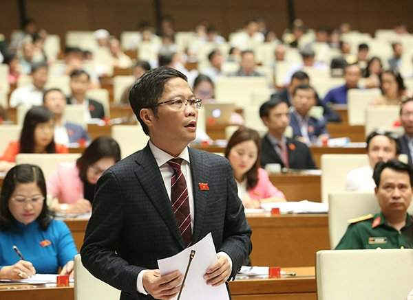 Bộ trưởng Trần Tuấn Anh phát biểu giải trình trước Quốc hội sáng 1/11. Ảnh: Quốc Khánh