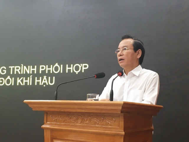 Chủ tịch Ủy ban MTTQ Việt Nam TP Hà Nội Vũ Hồng Khanh phát biểu tại hội nghị