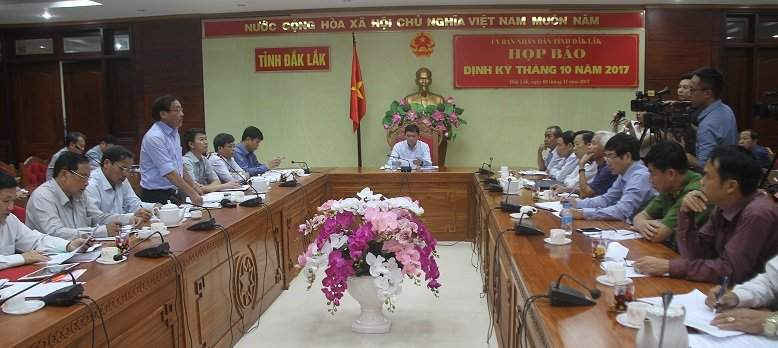 Toàn cảnh buổi họp báo do ông Nguyễn Tuấn Hà - Phó chủ tịch UBND tỉnh Đắk Lắk chủ trì