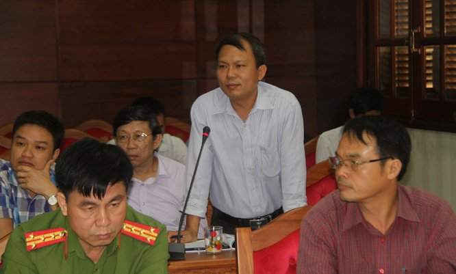 Phóng viên Lê Đình Thắng – Báo Tài nguyên và Môi trường đặt câu hỏi tại buổi họp báo