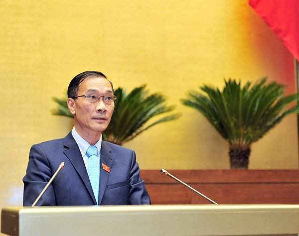 Chủ nhiệm Uỷ ban Kinh tế Quốc hội Vũ Hồng Thanh trình bày báo cáo thẩm tra của Ủy ban Thường vụ Quốc hội