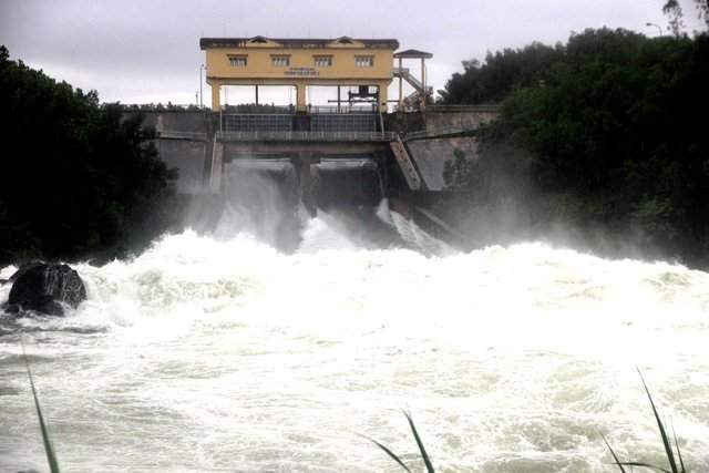 Quảng Nam, nguy cơ thủy điện trên thượng nguồn xả lũ sẽ gây ngập lụt trên diện rộng.