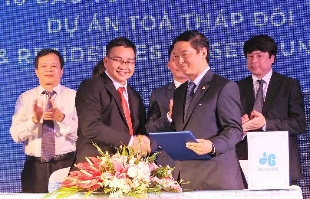 Lễ khởi công cũng đồng thời diễn ra Lễ ký kết bảo lãnh và hỗ trợ vay vốn với Ngân hàng TMCP Việt Á và Lễ ký kết với đơn vị tổng thầu xây dựng - Công ty CP Tập đoàn Xây dựng Hòa Bình