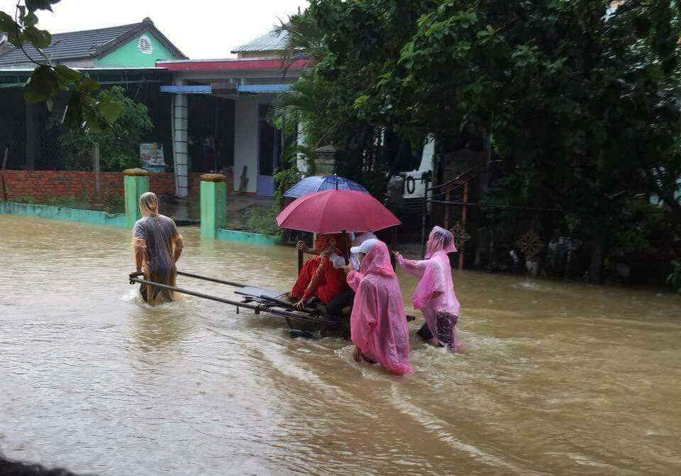 Nhiều đường giao thông nông thôn nước ngập sâu