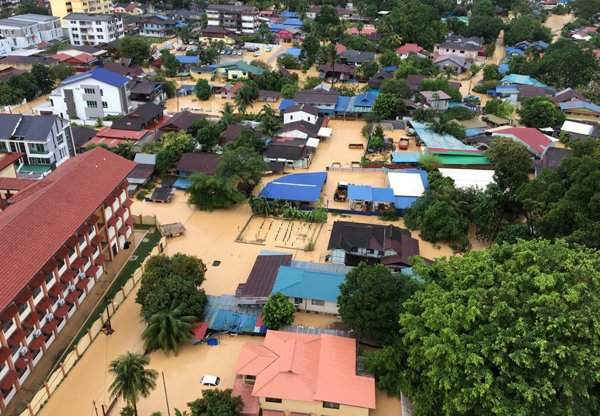 Hình ảnh trên không cho thấy khu dân cư bị ngập lụt ở George Town, Penang, Malaysia vào ngày 5/11/2017. Ảnh: REUTERS / Stringer