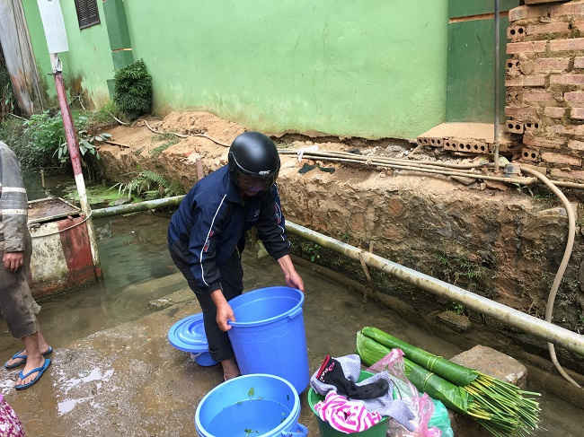 Đời sống của hàng nghìn hộ dân tại TP Sơn La đang bị xáo trộn nghiêm trọng do thiếu nước sinh hoạt