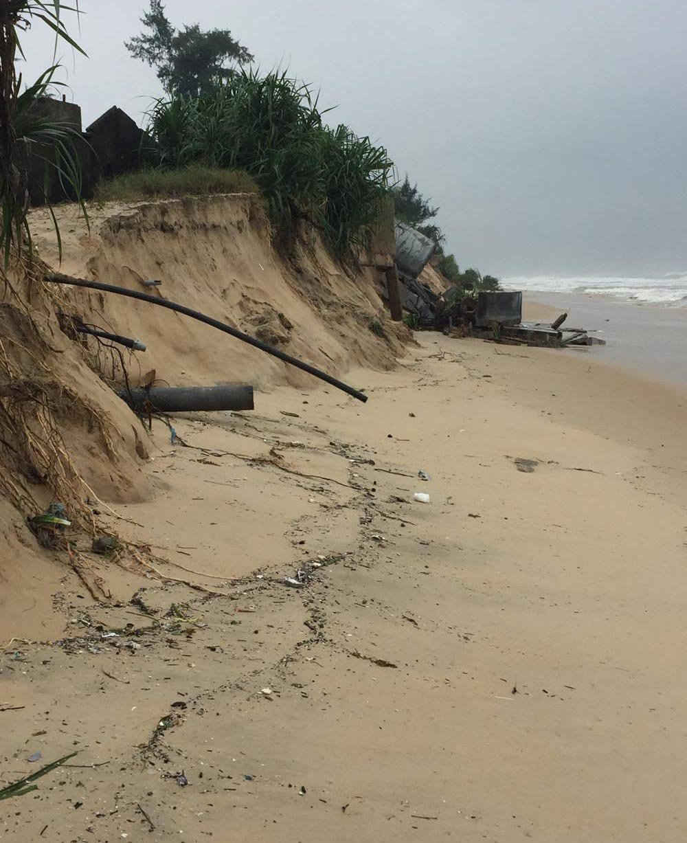 Triều cường gây sạt lở đê biển ở xã Phú Thuận- huyện Phú Vang