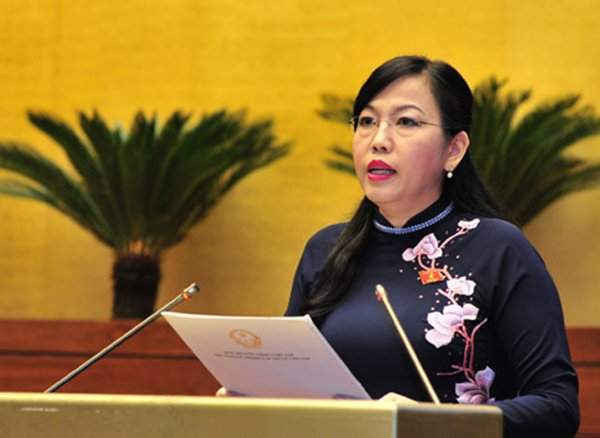 Bà Nguyễn Thanh Hải - Trưởng ban Dân nguyện của Quốc hội trình bày báo cáo chiều 7/11. Ảnh: Quốc Khánh