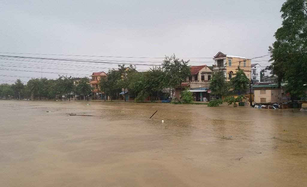 Mưa lớn đã khiến tỉnh Thừa Thiên Huế chìm trong nước, thiệt hại nặng nề về người và của...