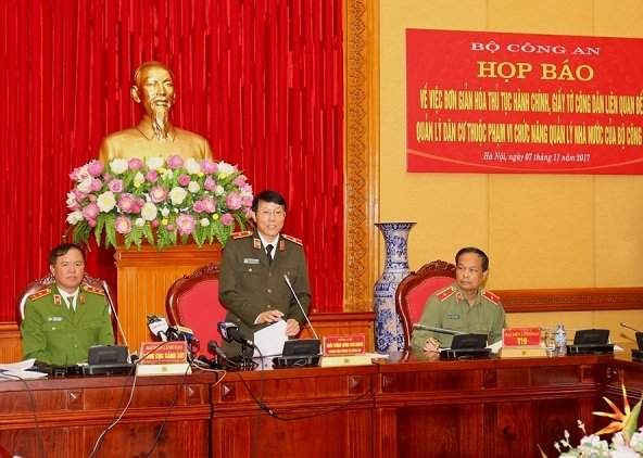 Thiếu tướng Lương Tam Quang - Chánh Văn phòng Bộ Công an phát biểu tại buổi họp báo.
