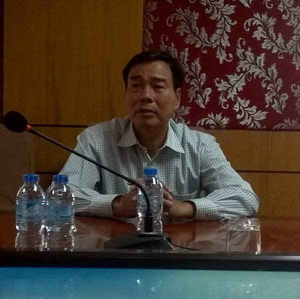 Ông Đỗ Minh Khánh, Phó Tổng Giám đốc Công ty CP Thành Trung trả lời phóng viên
