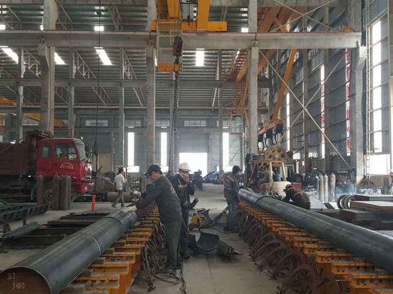  Quá trình sản xuất ống bê tông được làm tại nhà máy trong quy trình khép kín.