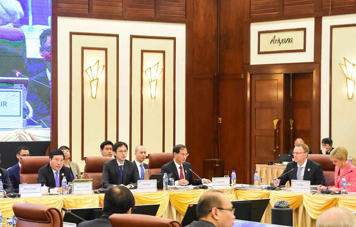 Chủ tịch Ủy ban Quốc gia APEC 2017, Phó Thủ tướng, Bộ trưởng Bộ Ngoại giao Phạm Bình Minh chủ trì Hội nghị