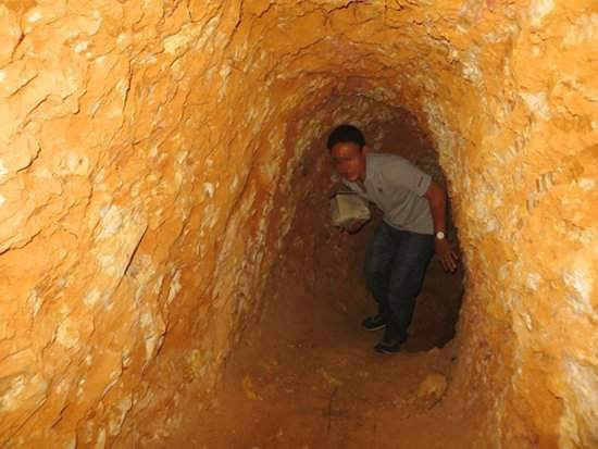 Những hầm vàng đi sâu vào lòng đất