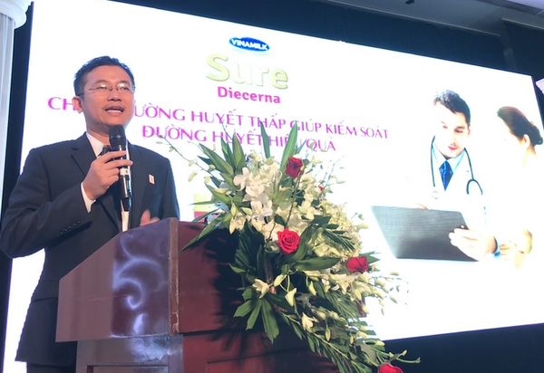 BS. Mai Thanh Việt – Giám đốc Ngành hàng Sữa bột Vinamilk giới thiệu sản phẩm dinh dưỡng cho bệnh nhân đái tháo đường