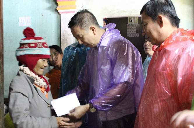 Đồng chí Phó Chủ tịch HĐND TP. Hồ Chí Minh Phạm Đức Hải thăm, hỗ trợ đồng bào Quảng Trị gặp thiên tai
