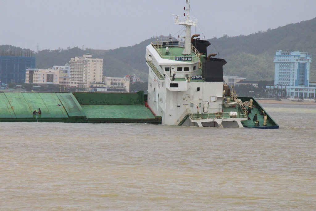 Tàu Việt Thuận 168 là tàu duy nhất bị mắc còn trên biển Quy Nhơn còn duy trì được việc nổ máy. 