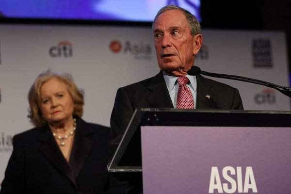Cựu thị trưởng thành phố New York Michael Bloomberg phát biểu trong Lễ trao giải Game Changer Châu Á và Đêm hội Gala năm 2017 tại Manhattan, New York, Mỹ vào ngày 1/11/2017. Ảnh: REUTERS / Amr Alfiky