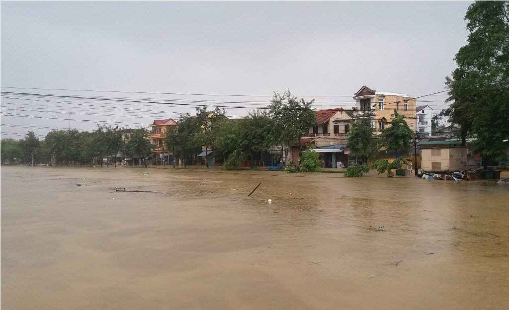 Tỉnh Thừa Thiên Huế ngập trên diện rộng do mưa lũ, đã có 17 người thương vong