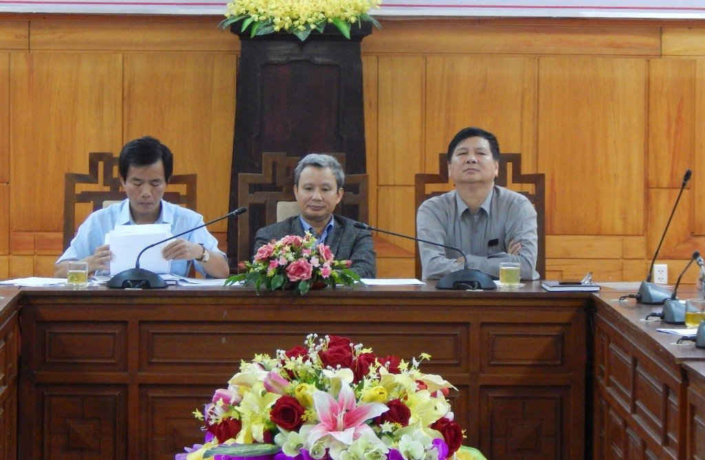 Các lãnh đạo tỉnh Thừa Thiên Huế chủ trì cuộc họp