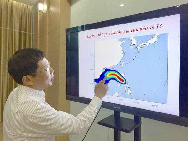 Phân tích các dữ liệu đến 15h30 chiều 10/11, ông Lê Thanh Hải nói: Chưa thể khẳng định bão số 13 có đổ bộ vào nước ta hay không