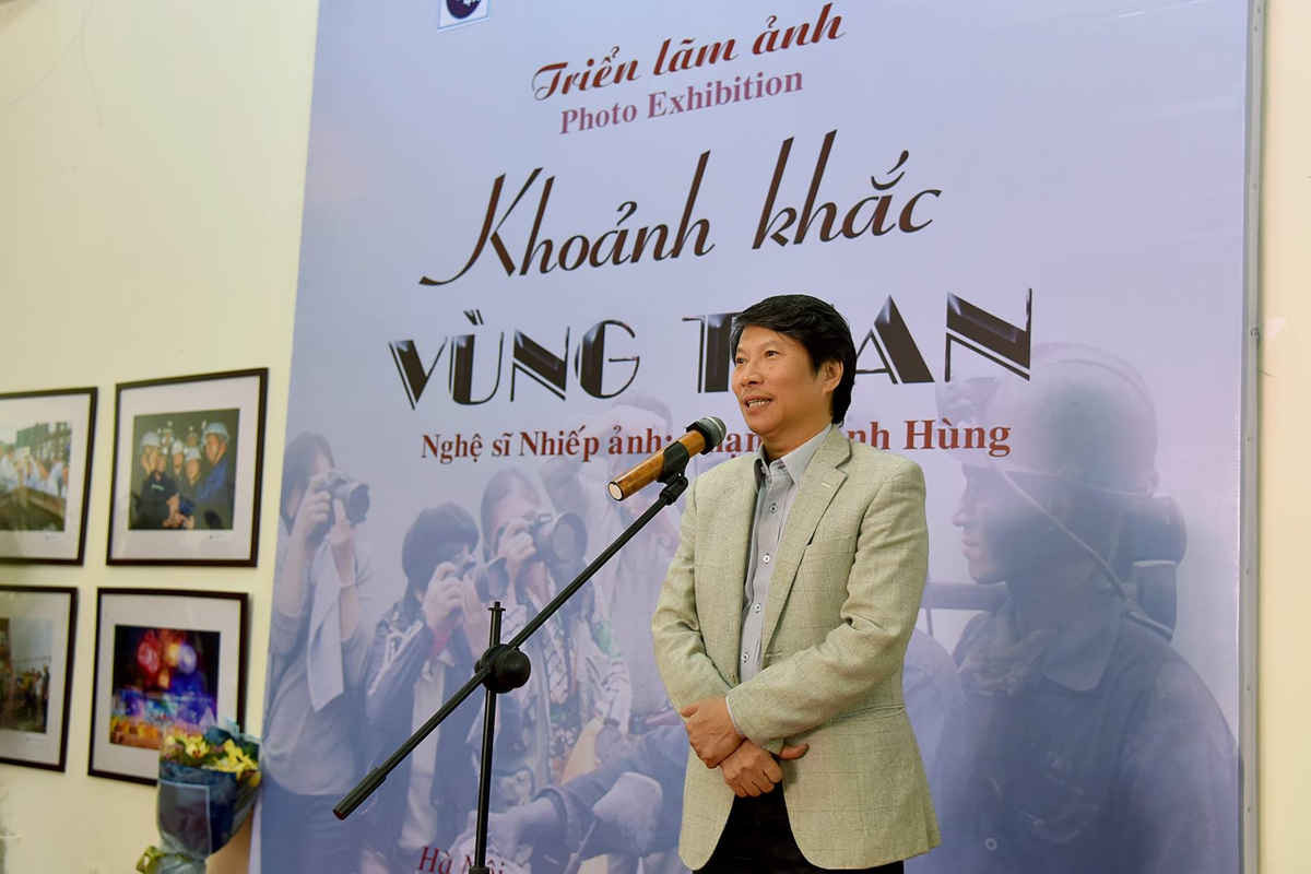 Thay mặt cho Hội Nghệ sĩ Nhiếp ảnh Việt Nam, Chủ tịch của Hội - ông Vũ Quốc Khánh đã lên phát biểu chúc mừng nhiếp ảnh gia Phạm Mạnh Hùng và bày tỏ lời cảm ơn với Công ty Than Mão Khê và Tập đoàn CN Than - Khoáng sản Việt Nam đã tổ chức triển lãm này.