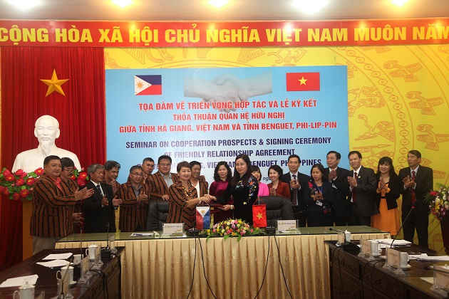 Lãnh đạo tỉnh tỉnh Hà Giang (Việt Nam) và tỉnh Benguet (Philippines) ký thỏa thuận hợp tác.