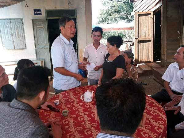 Ủy ban Mặt trận Tổ quốc Việt Nam tỉnh Gia Lai đến thăm hỏi gia đình nạn nhân xấu số