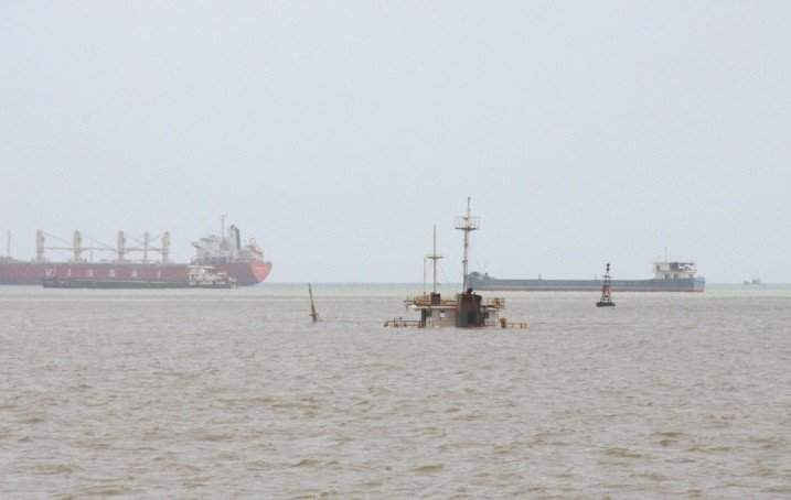 Tàu Nam Khánh 26 chở 2.283 tấn Clinker bị chìm ở giữa phao số 3 và số 5 của vùng biển Quy Nhơn.