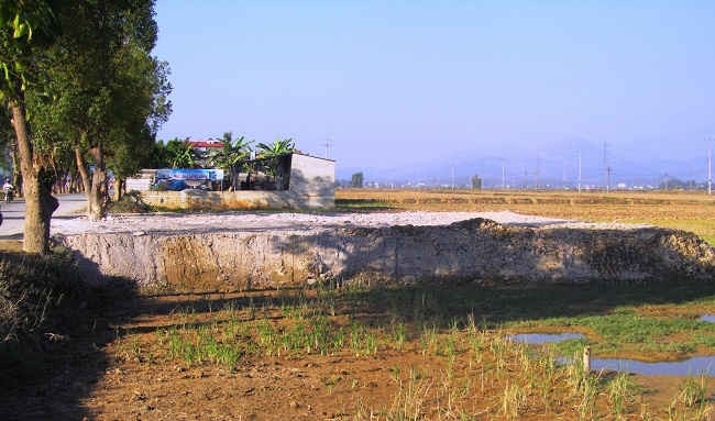 Người dân tự ý đổ đất tại khu vực C9, xát, san nền, xây dựng nhà trái phép tại khu vực C9, Thanh Xương, huyện Điện Biên.