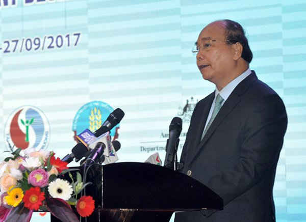 Thủ tướng Nguyễn Xuân Phúc phát biểu Tại Hội nghị ngày 27/9/2017. Ảnh: Việt Hùng