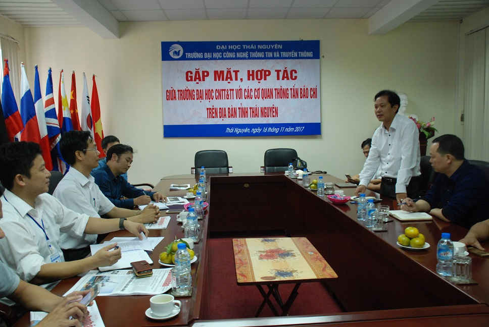  Nhà báo Xuân Vũ, Trưởng đại diện văn phòng miền núi phía Bắc, báo Tài nguyên và môi trường phát biểu tại hội nghị.