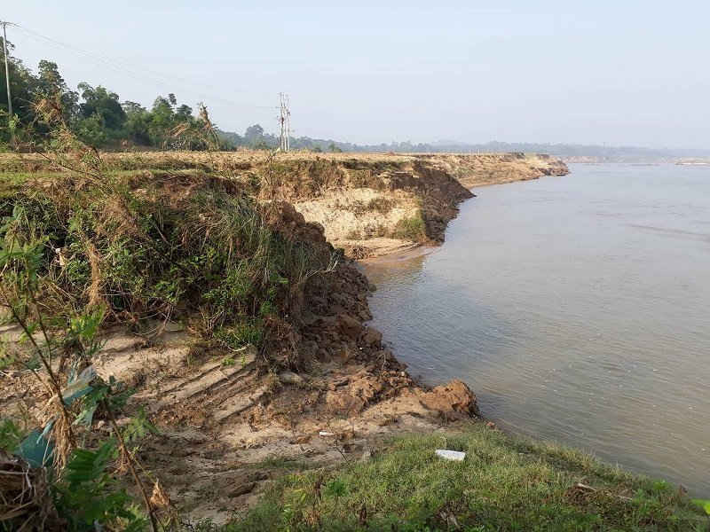 Đất nông nghiệp của người dân Lam Sơn đều chạy dọc bám mép sông Hiếu bị sạt lở nghiêm trọng
