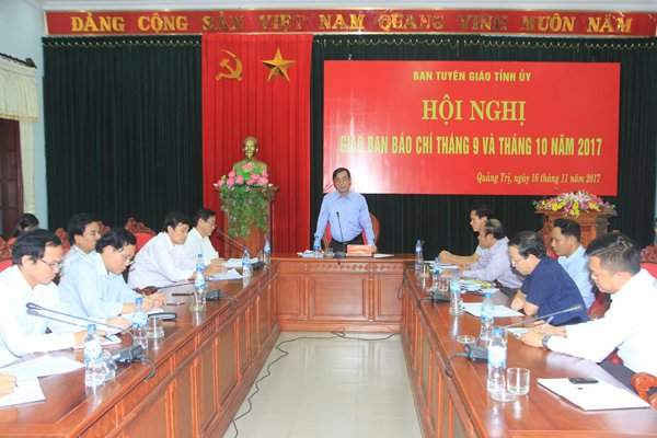 Ông Nguyễn Đức Chính, Chủ tịch UBND tỉnh Quảng Trị phát biểu tại hội nghị giao ban báo chí