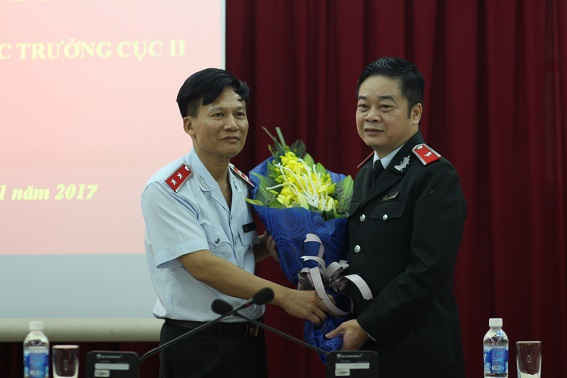Phó Tổng Thanh tra Chính phủ Bùi Ngọc Lam đã trao Quyết định điều động, bổ nhiệm ông Nguyễn Hồng Giang,