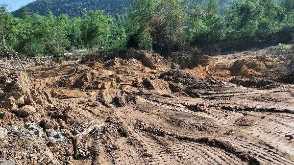 Đất tặc băm bổ hàng chục ngàn mét vuông đất lâm nghiệp để khai thác quặng