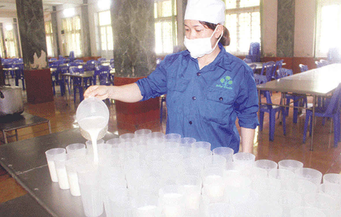 Nhân viên trong khu nấu ăn của Supe Lâm Thao được đào tạo bài bản, chuyên nghiệp