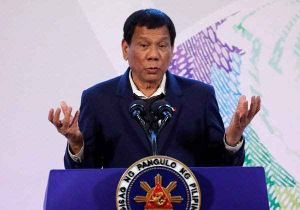 Tổng thống Philippines Rodrigo Duterte phát biểu tại một cuộc họp báo bên lề hội nghị thượng đỉnh Hiệp hội các Quốc gia Đông Nam Á (ASEAN) tại Pasay, Manila, Philippines vào ngày 14/11/2017. Ảnh: Reuters / Dondi Tawatao