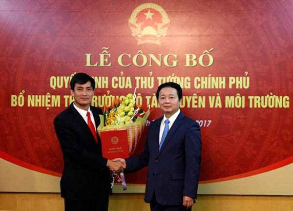 Thừa ủy quyền của Thủ tướng Chính phủ, Bộ trưởng Bộ TN&MT Trần Hồng Hà đã trao quyết định của Thủ tướng bổ nhiệm ông Trần Quý Kiên, Vụ trưởng Vụ Kế hoạch - Tài chính Bộ TN&MT giữ chức vụ Thứ trưởng Bộ TN&MT