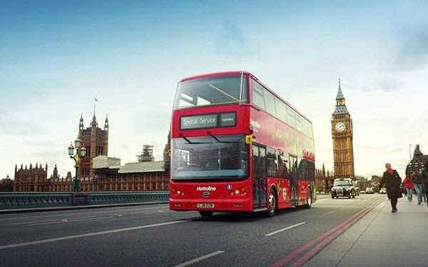 Xe bus đỏ 2 tầng- biểu tượng của London. Ảnh: Reuters