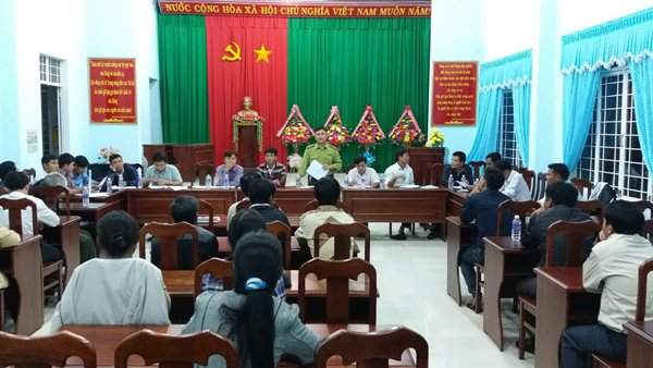 Hạt kiểm lâm huyện Vĩnh Thạnh tổ chức tuyên truyền về công tác nâng cao ý thức BVR cho bà con sinh sống ở xã Vĩnh Thuận