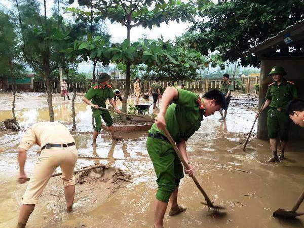 Sau bão, lụt môi trường nhiều nơi trên địa bàn tỉnh Phú Yên đang bị ô nhiễm